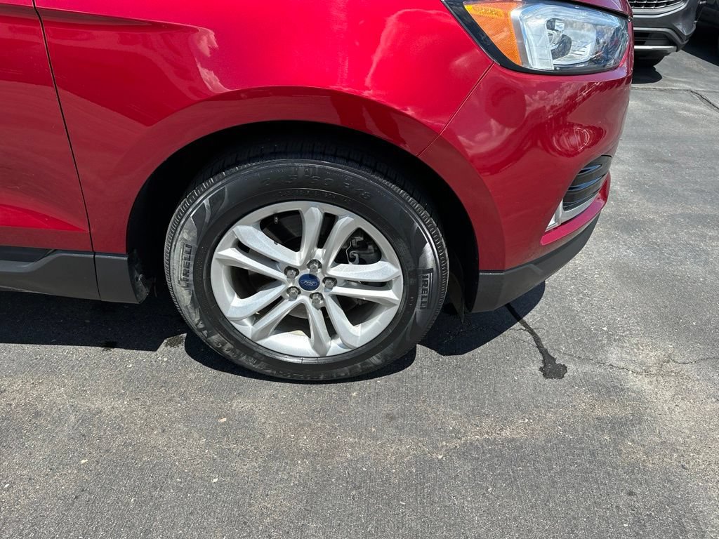 Used 2019 Ford Edge SEL w/ Equipment Group 201A AWD/4WD image 2
