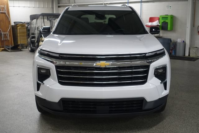 Used 2025 Chevrolet Traverse LT w/ Sun and Wheel Package FWD image 2