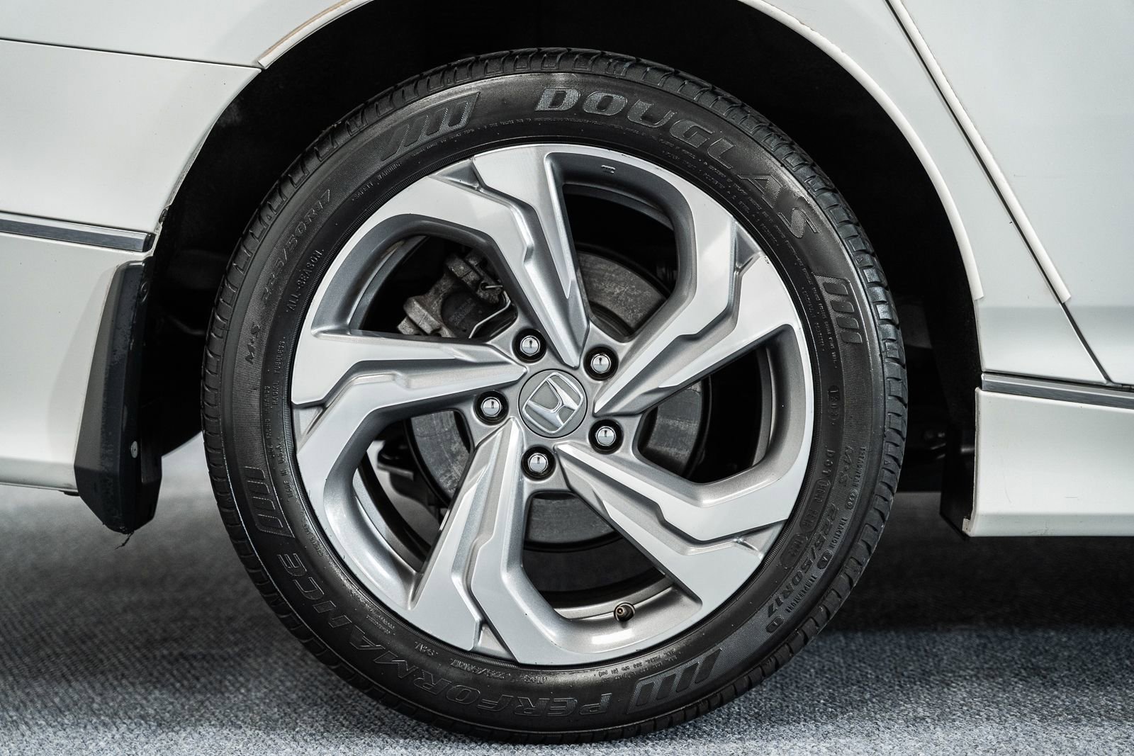 Used 2018 Honda Accord EX image 15