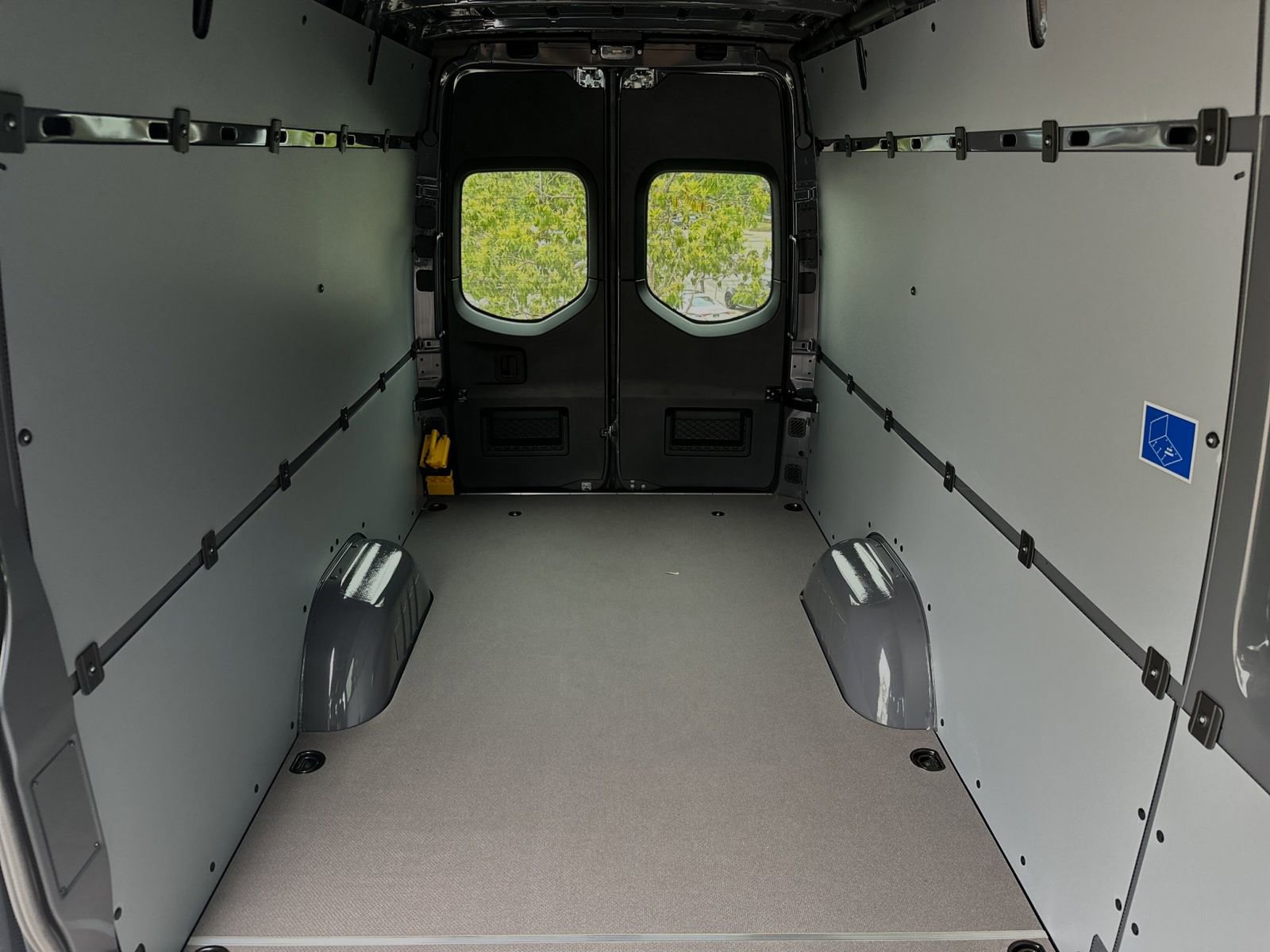 Used 2024 Mercedes-Benz Sprinter 2500 image 15