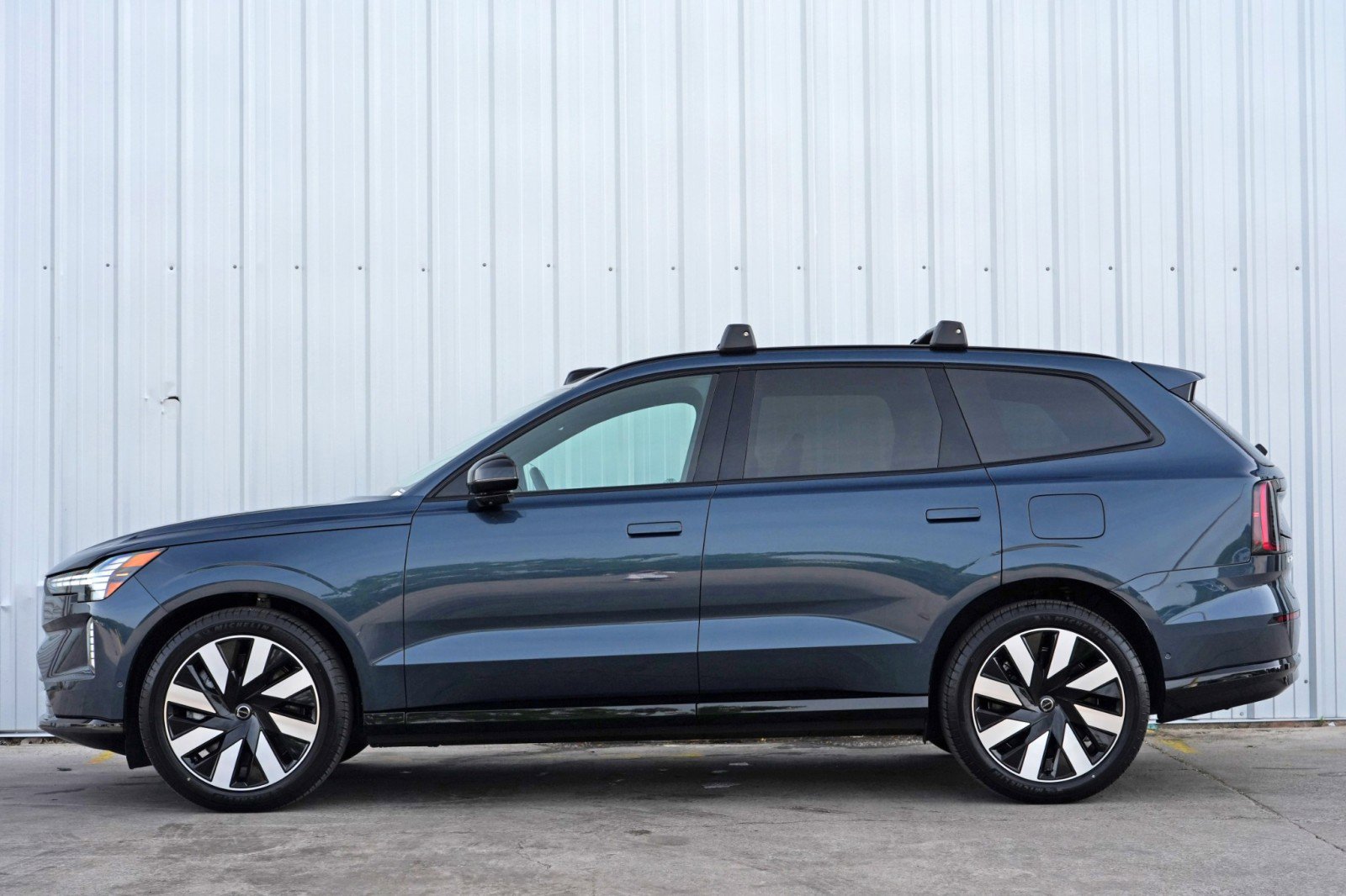 Used 2025 Volvo EX90 Ultra AWD/4WD image 9