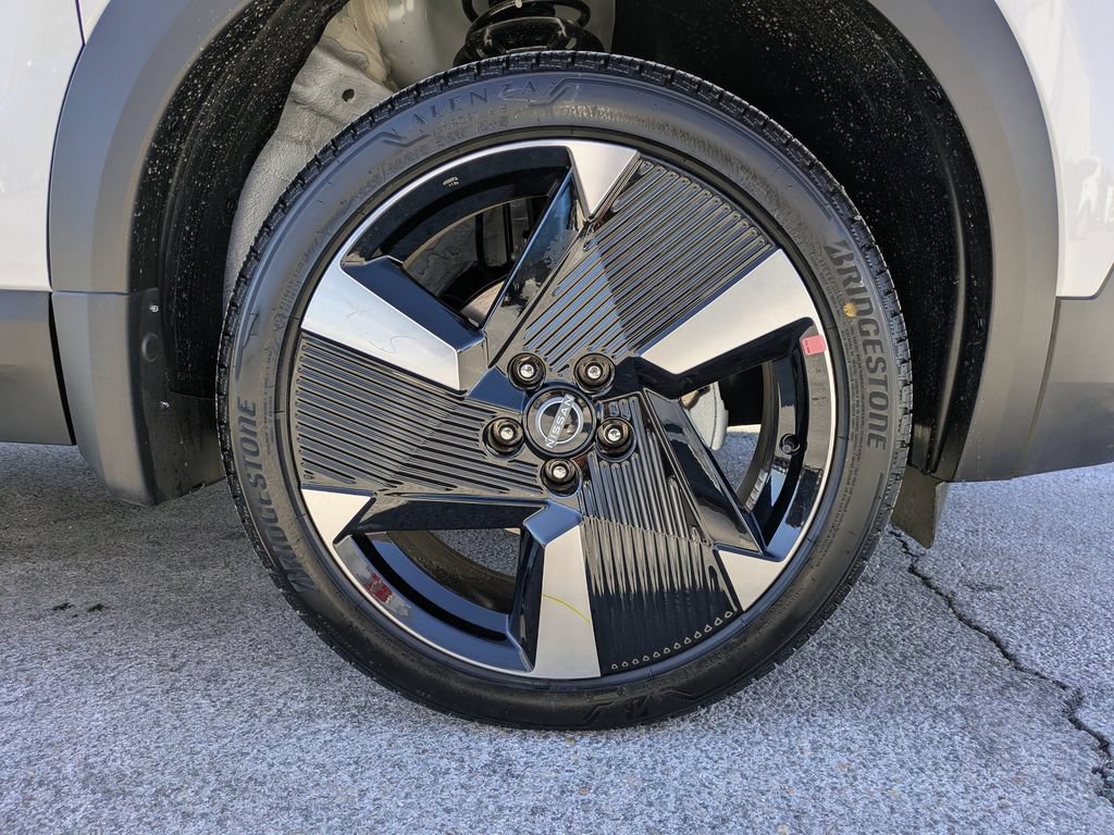 New 2026 Nissan Kicks SR w/ Cold Weather Package FWD image 11