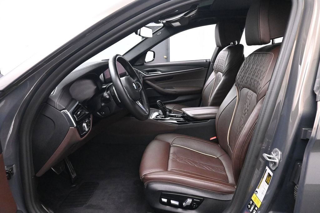 Used 2023 BMW M550i xDrive w/ Dynamic Handling Package AWD/4WD image 15