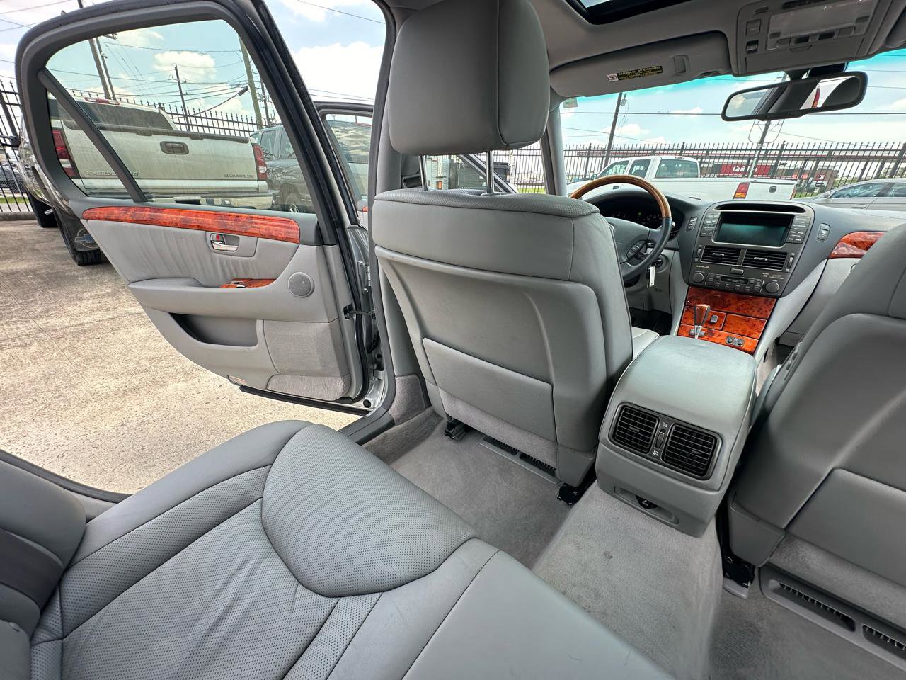 Used 2004 Lexus LS 430 RWD image 36