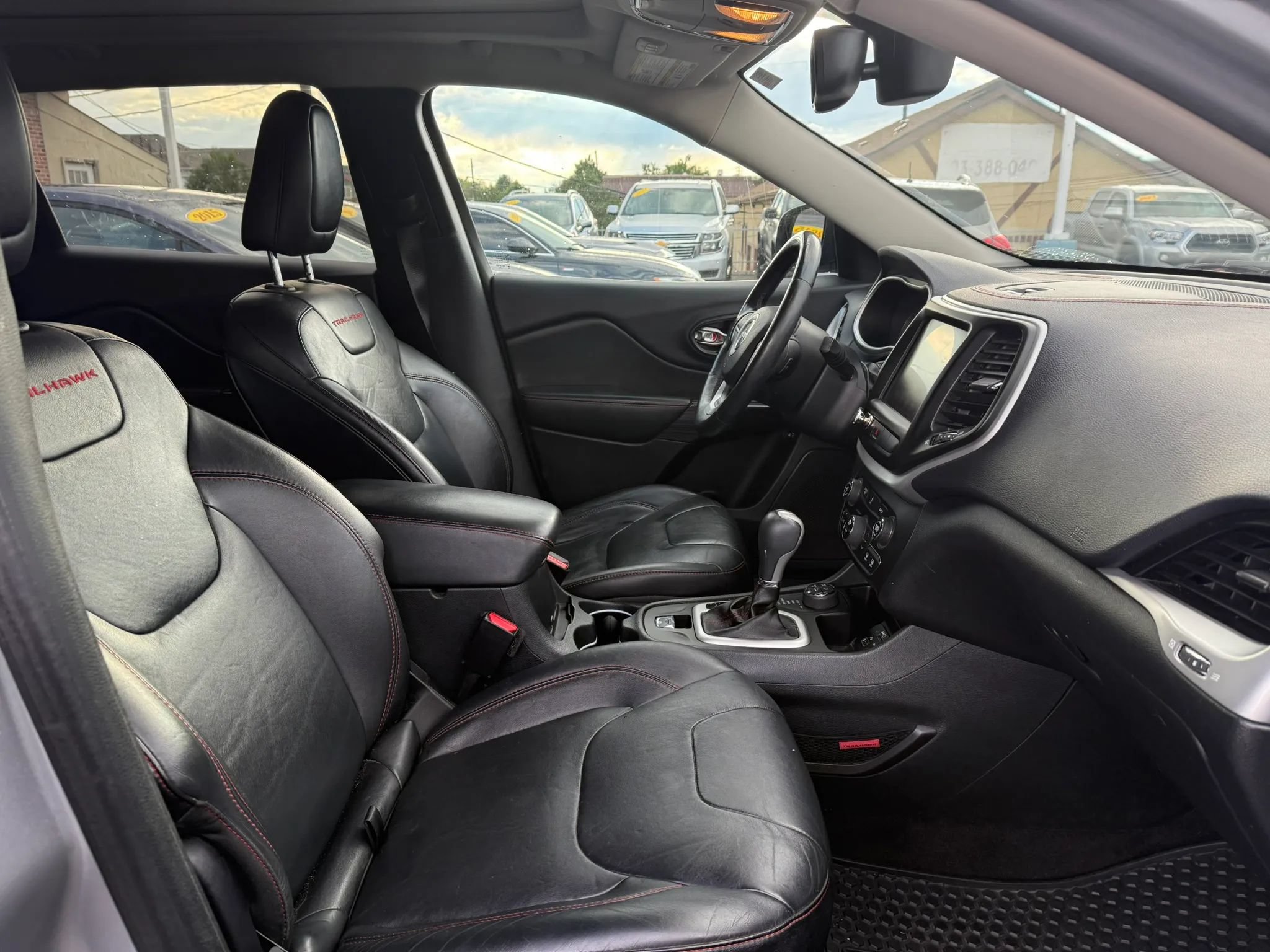 Used 2014 Jeep Cherokee Trailhawk w/ Comfort/Convenience Group AWD/4WD image 15