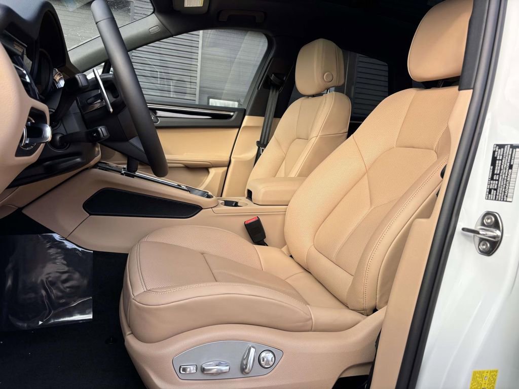New 2026 Porsche Macan image 5
