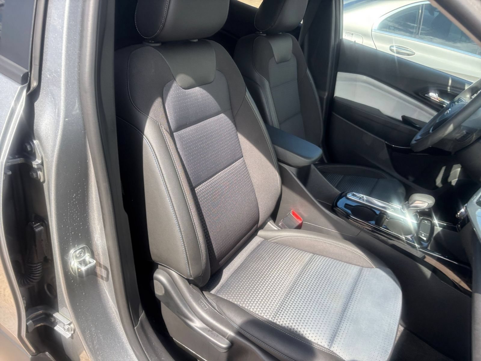 Used 2025 Chevrolet Trax LT FWD image 35