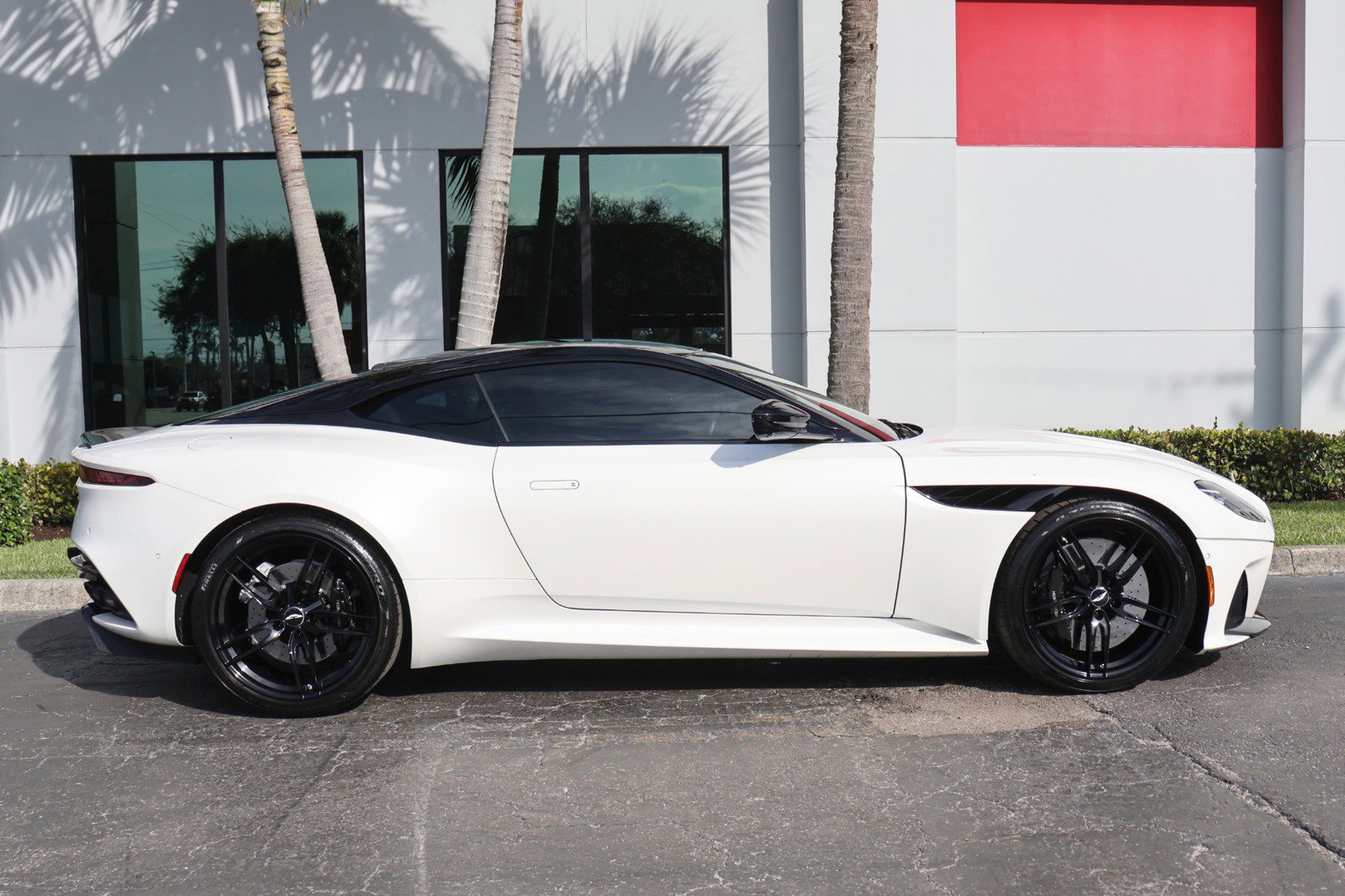 Used 2019 Aston Martin DBS Superleggera RWD image 8