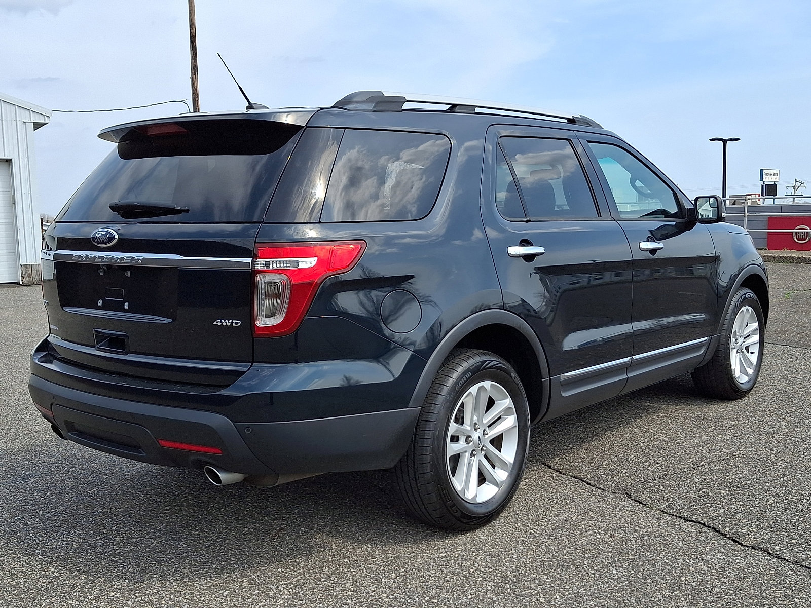 Used 2014 Ford Explorer XLT w/ Equipment Group 202A image 6