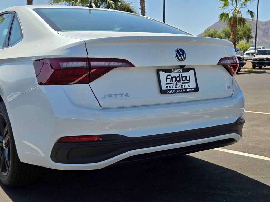 Used 2024 Volkswagen Jetta SE w/ Panoramic Sunroof Package FWD image 5