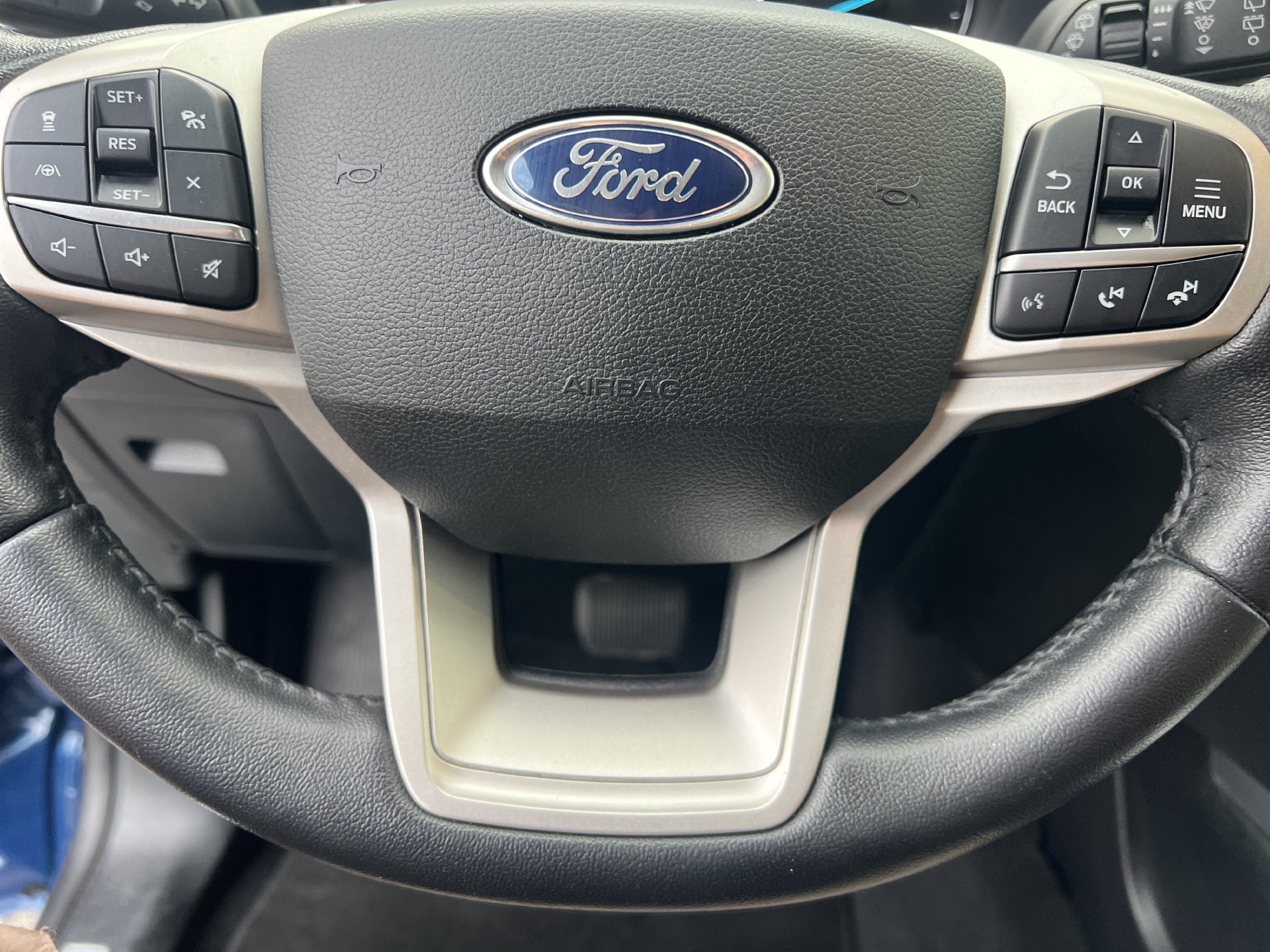 Used 2021 Ford Explorer Limited w/ Equipment Group 301A AWD/4WD image 8