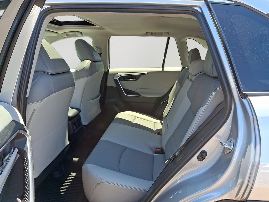 Used 2019 Toyota RAV4 XLE Premium w/ Cold Weather Package AWD/4WD image 8