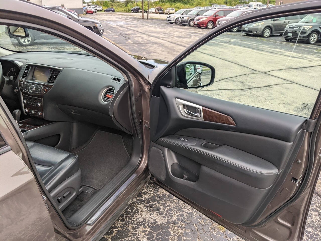 Used 2015 Nissan Pathfinder SL w/ SL Premium Package FWD image 13