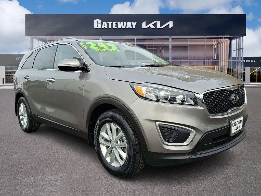 Used 2017 Kia Sorento LX image 1