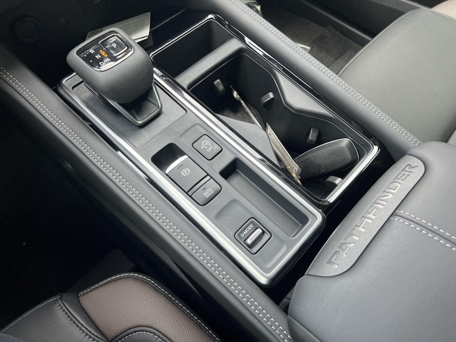 New 2026 Nissan Pathfinder Platinum FWD image 9