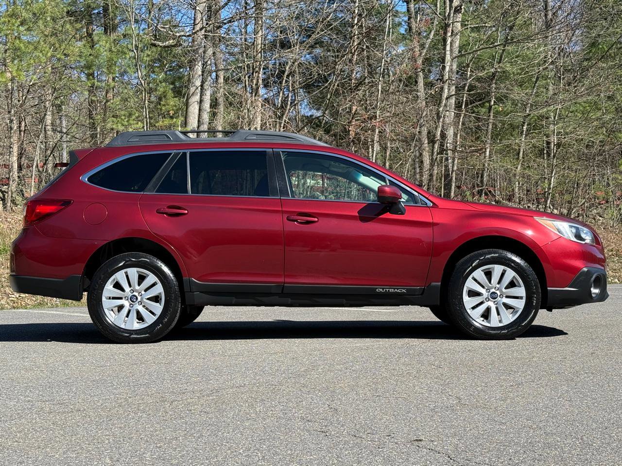 Used 2017 Subaru Outback 2.5i Premium AWD/4WD image 4
