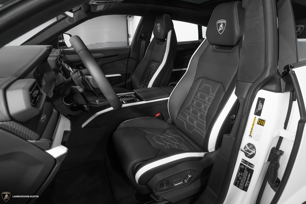 Used 2025 Lamborghini Urus SE image 31