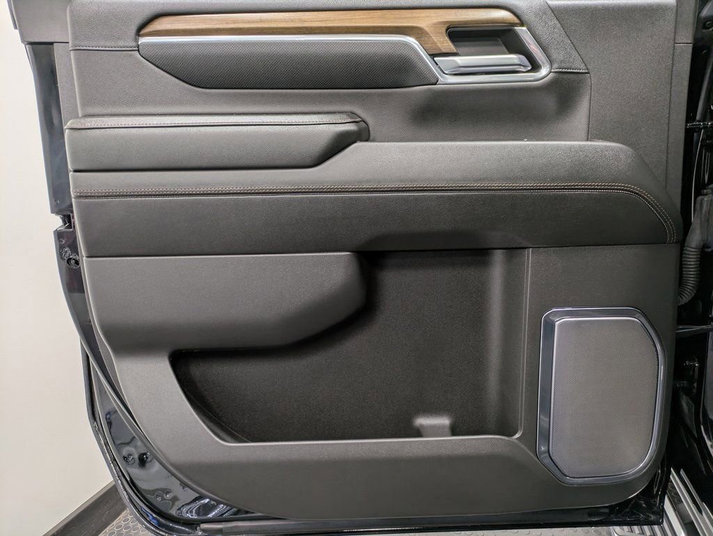 Used 2024 Chevrolet Silverado 3500 High Country w/ High Country Premium Package image 23