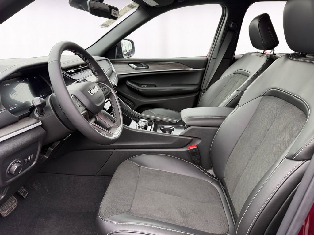 New 2026 Jeep Grand Cherokee Laredo image 9