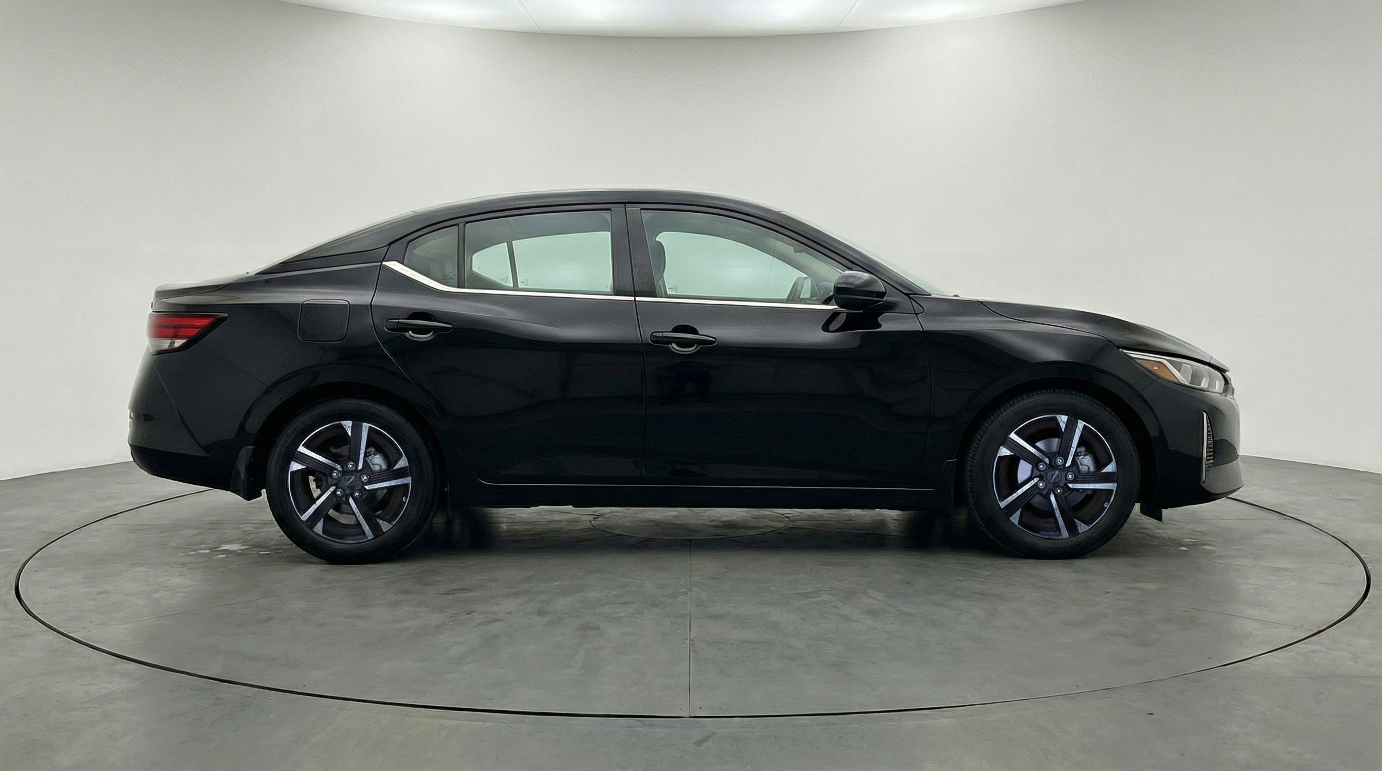 Used 2025 Nissan Sentra SV FWD image 11