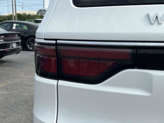 Used 2024 Jeep Wagoneer L 4WD image 10