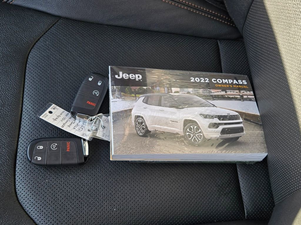 Used 2022 Jeep Compass Limited AWD/4WD image 11