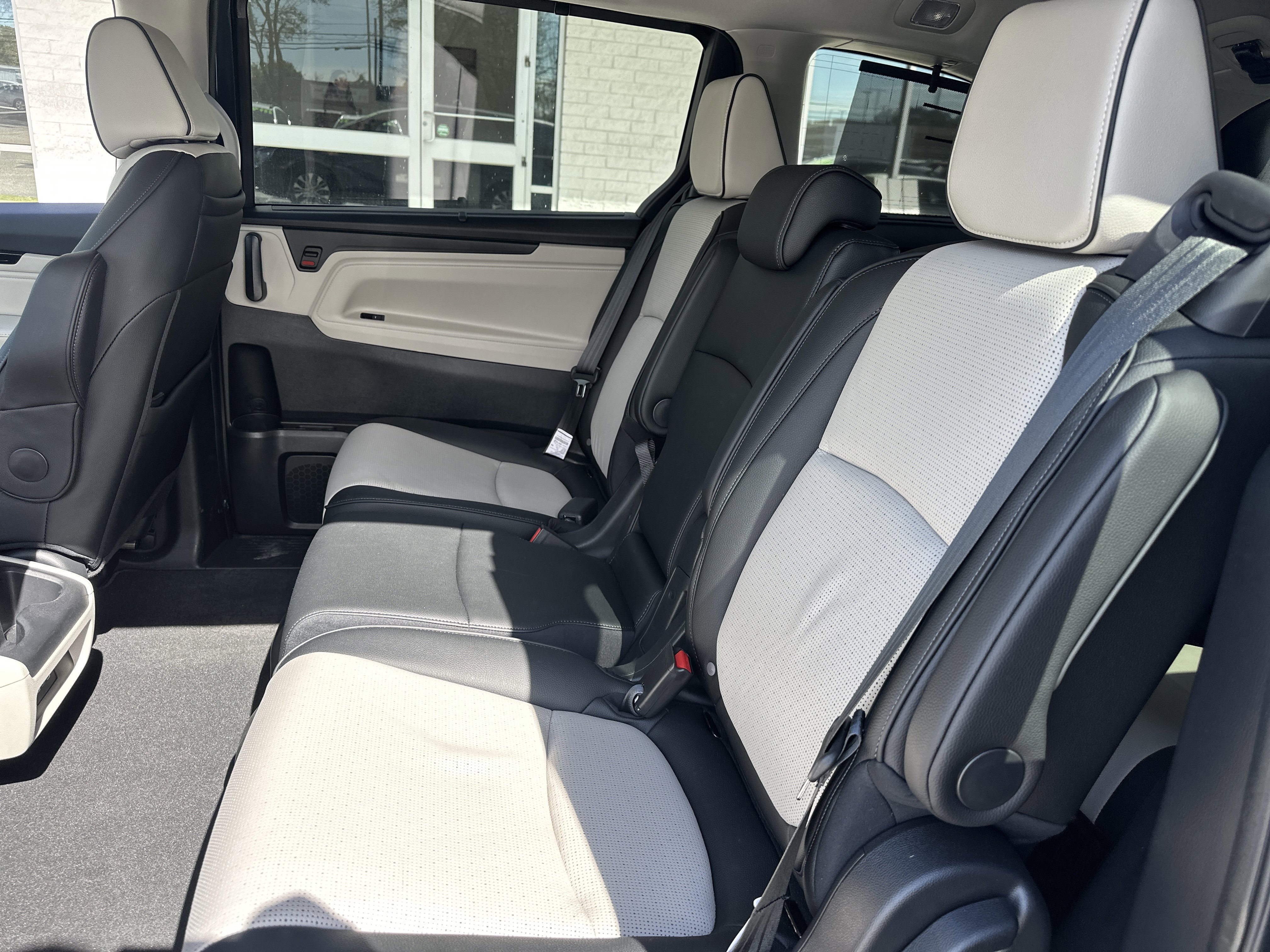 Used 2025 Honda Odyssey Elite image 12