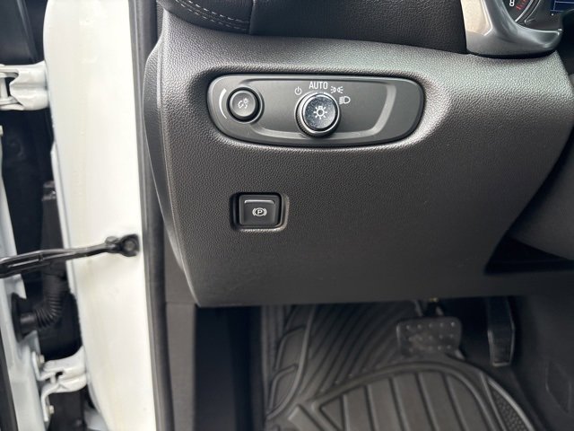 Used 2020 Chevrolet Blazer LT image 21