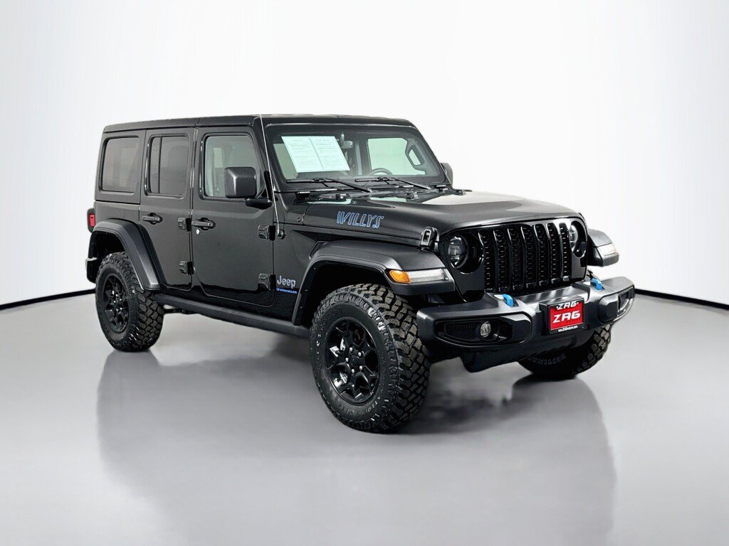 Used 2023 Jeep Wrangler Unlimited w/ Cold Weather Group AWD/4WD image 7