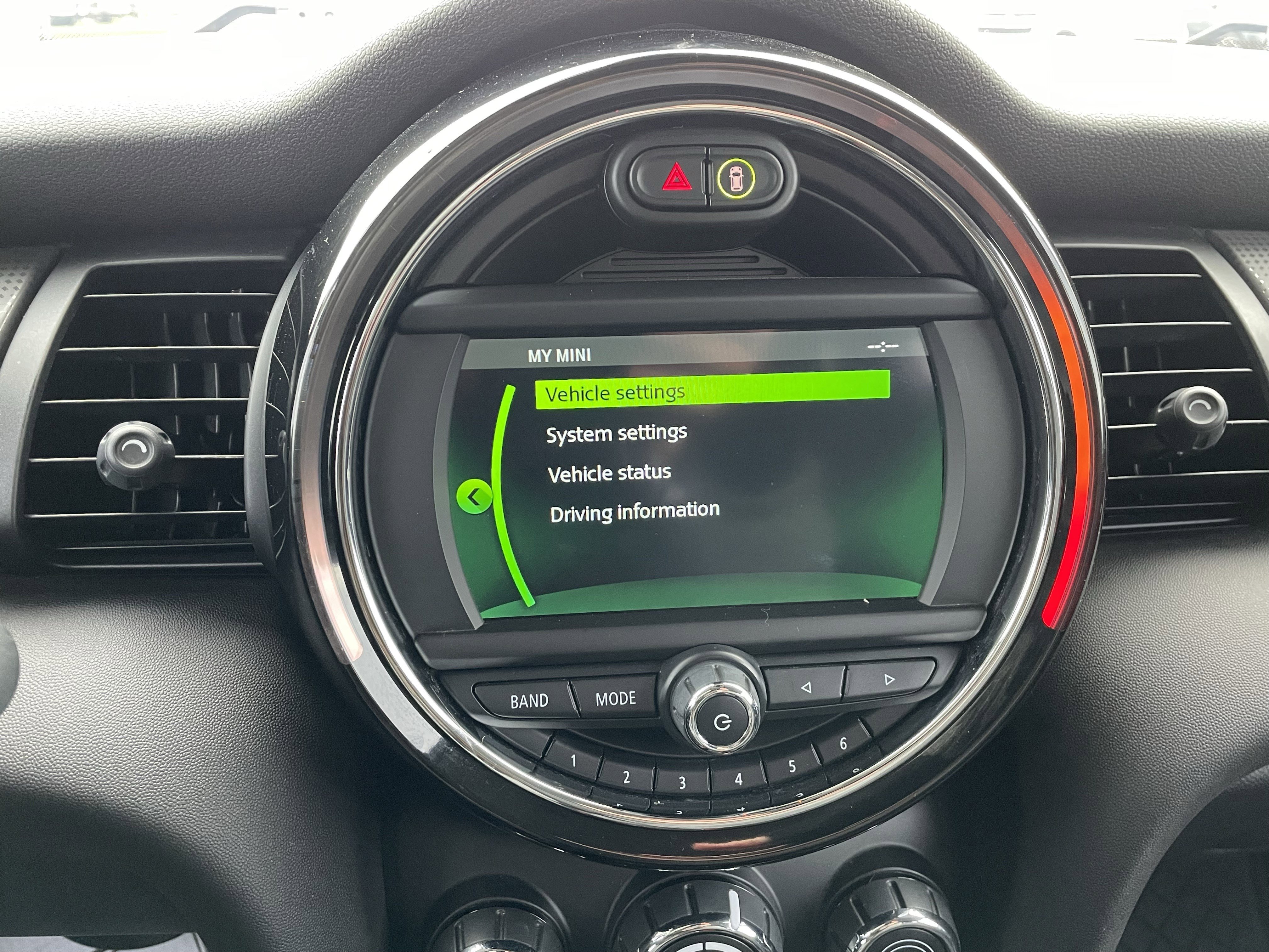 Used 2020 MINI Cooper 4-Door Hardtop w/ Storage Package image 29