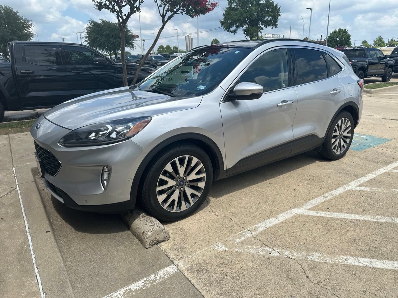 Used 2020 Ford Escape Titanium FWD image 1