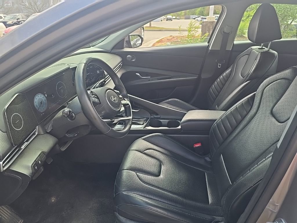 Used 2025 Hyundai Elantra Limited image 9