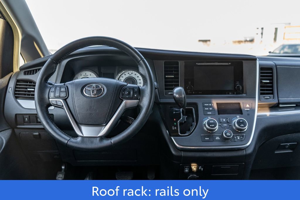 Used 2016 Toyota Sienna SE Premium image 17