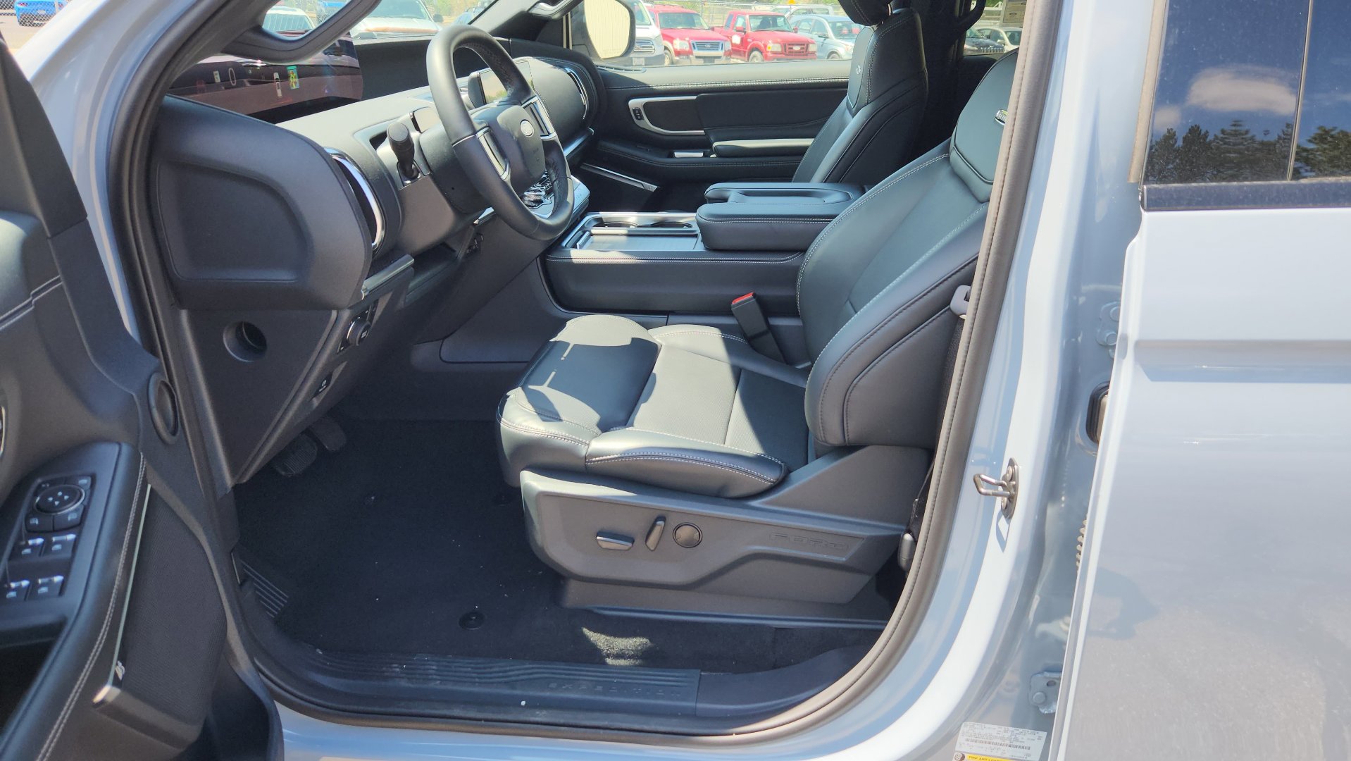 New 2026 Ford Expedition Platinum w/ Stealth Appearance Package AWD/4WD image 24