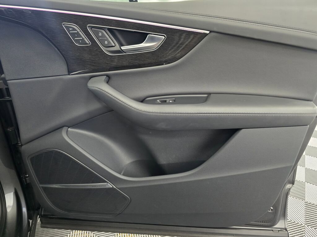 Used 2023 Audi Q7 3.0T Prestige image 25