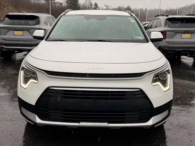 Used 2025 Kia Niro LX image 12