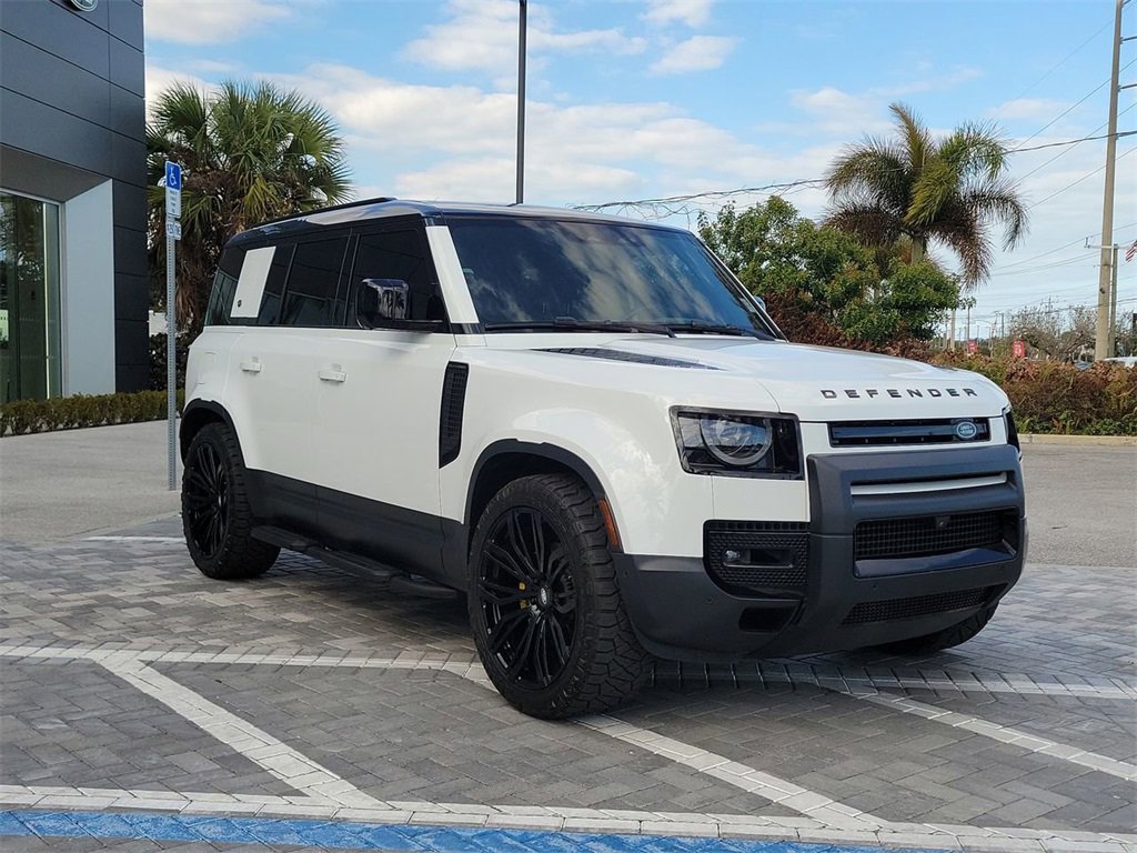 Used 2024 Land Rover Defender 110 S image 7