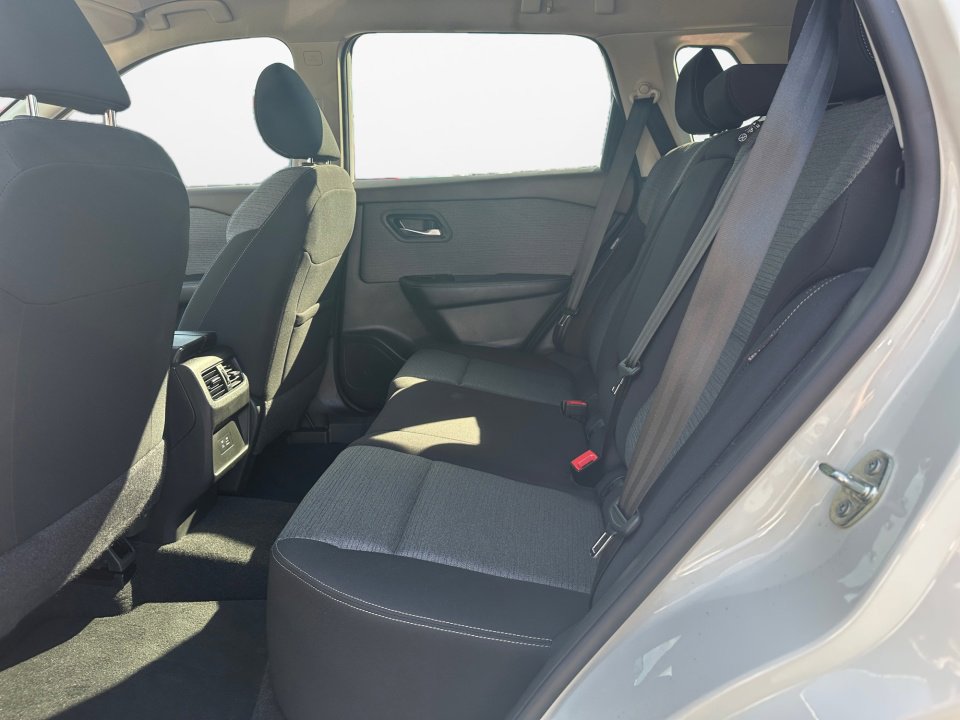 Used 2023 Nissan Rogue SV image 16