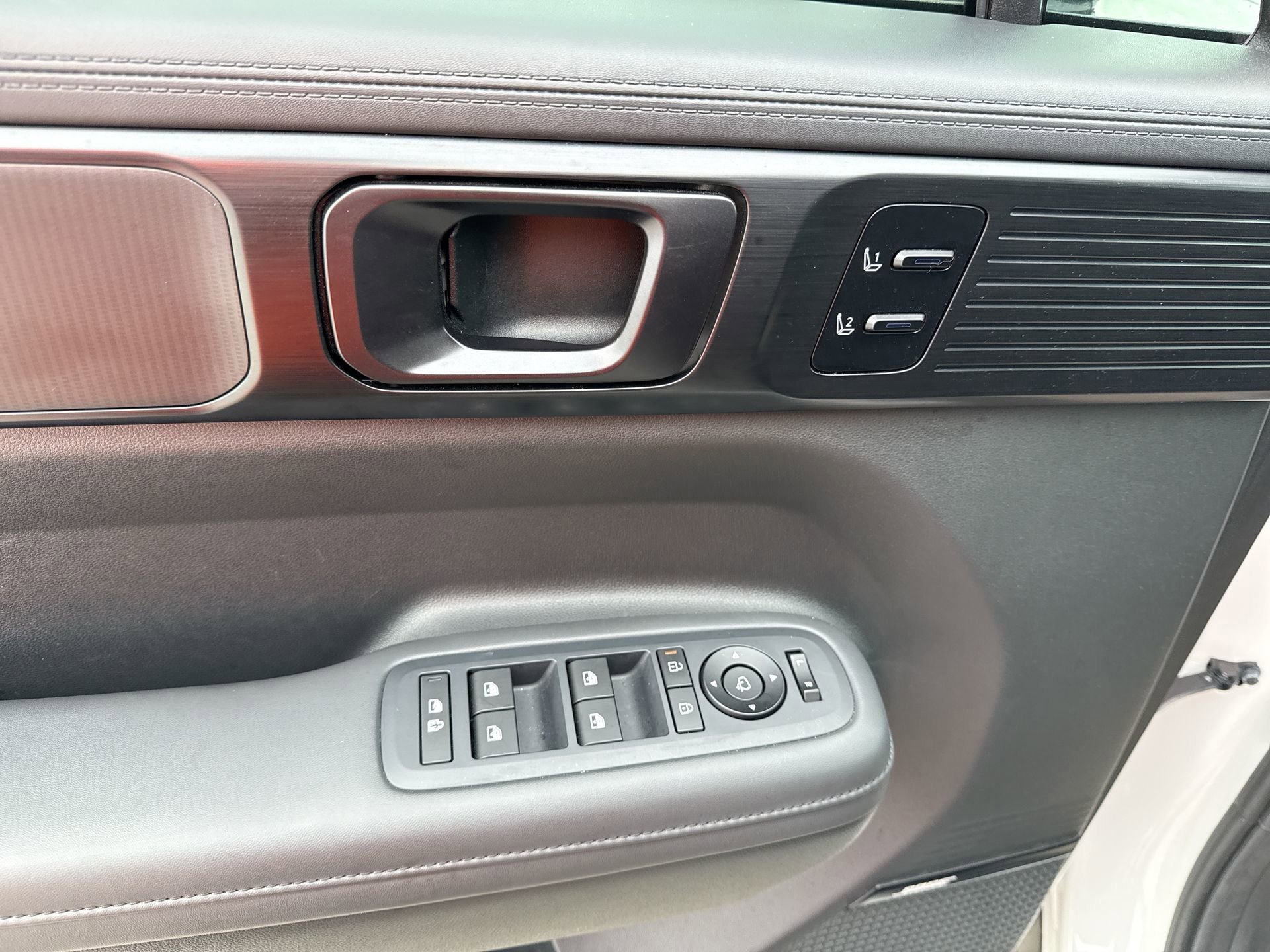 Used 2025 Hyundai Santa Fe Calligraphy AWD/4WD image 15
