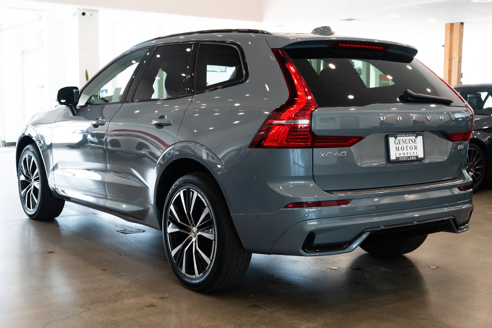 Used 2023 Volvo XC60 B5 Plus w/ Protection Package Premier AWD/4WD image 6