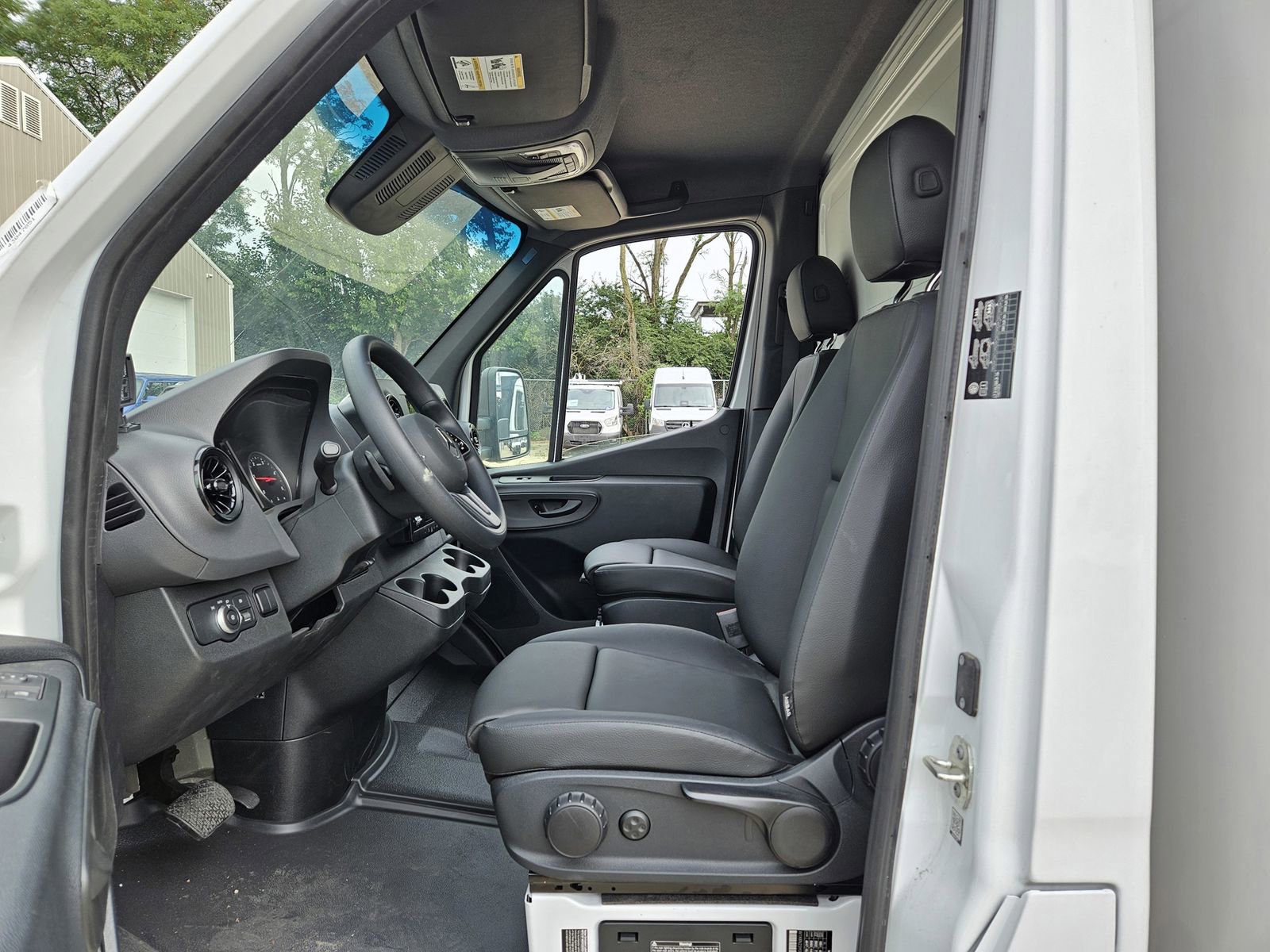 Used 2023 Mercedes-Benz Sprinter 3500 image 13