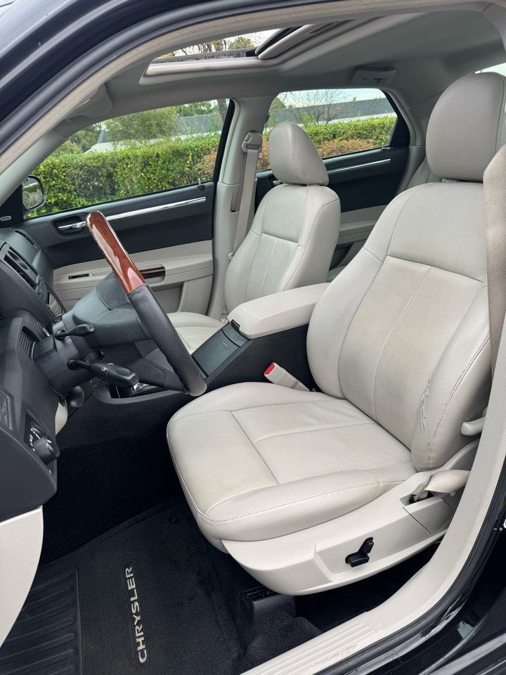 Used 2007 Chrysler 300 Touring L image 12