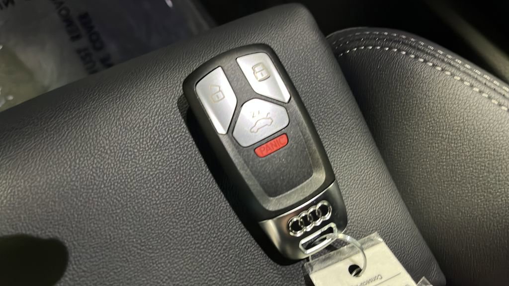 Used 2024 Audi Q5 e Premium w/ Convenience Package AWD/4WD image 39