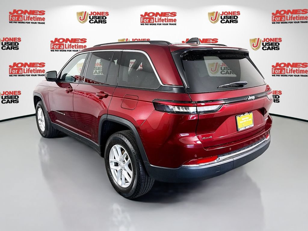 Used 2023 Jeep Grand Cherokee Laredo w/ Luxury Tech Group I AWD/4WD image 2