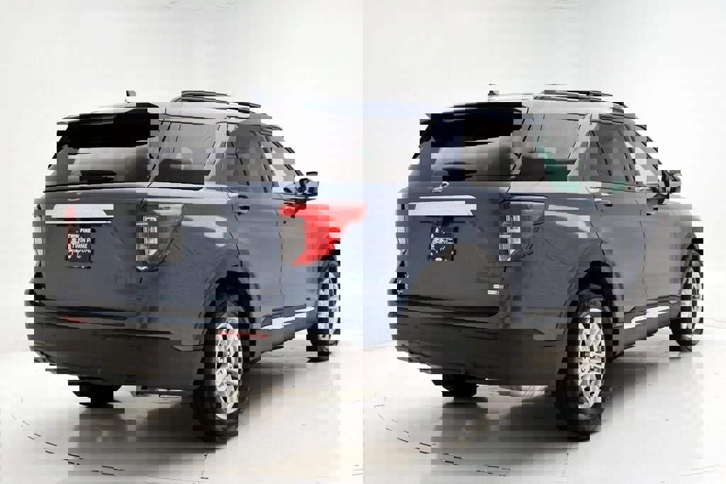 Used 2020 Ford Explorer XLT image 9