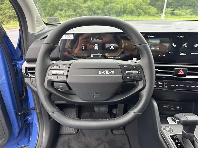 New 2026 Kia Sportage EX FWD image 9