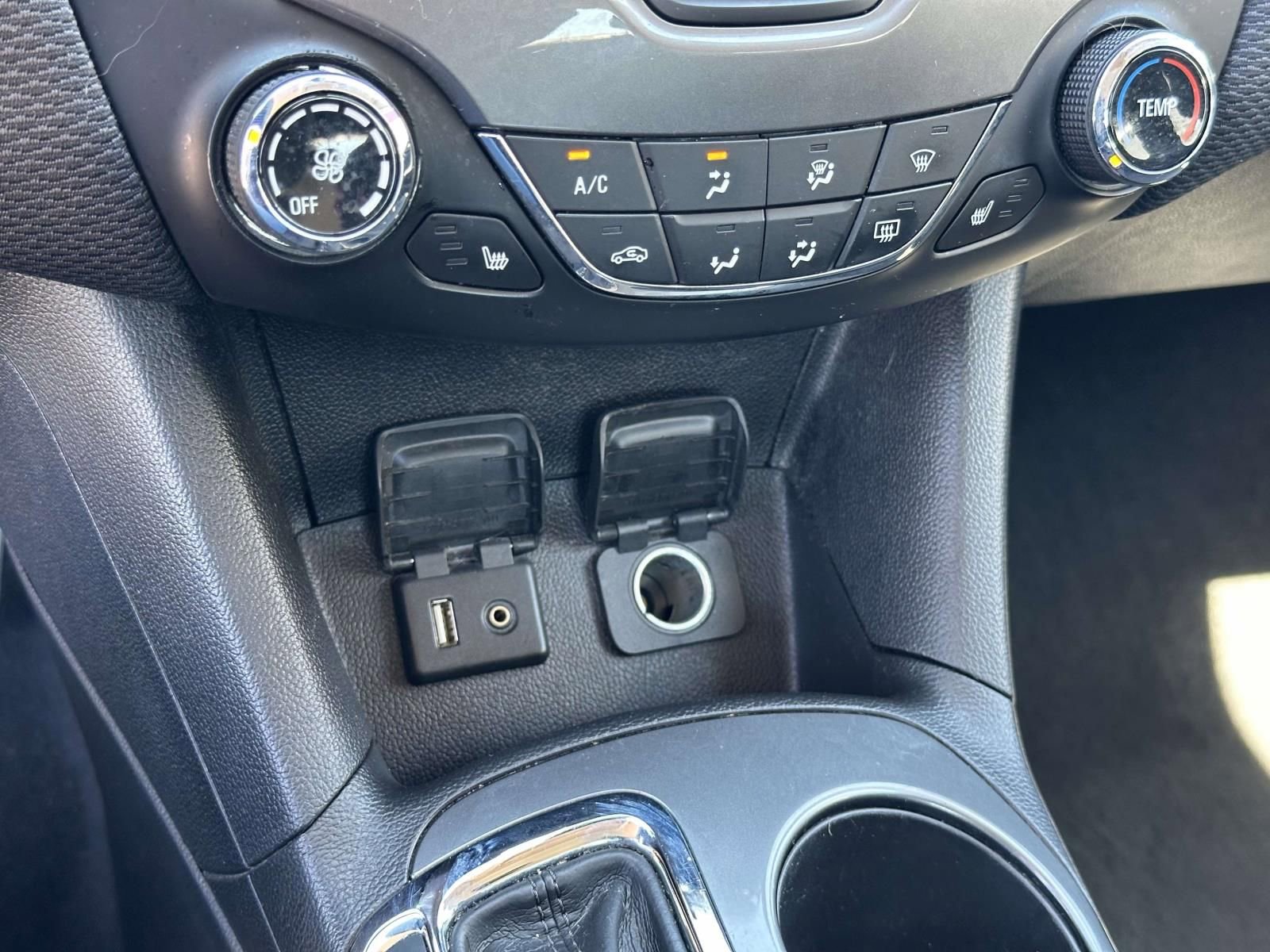 Used 2018 Chevrolet Cruze LT w/ Convenience Package FWD image 18