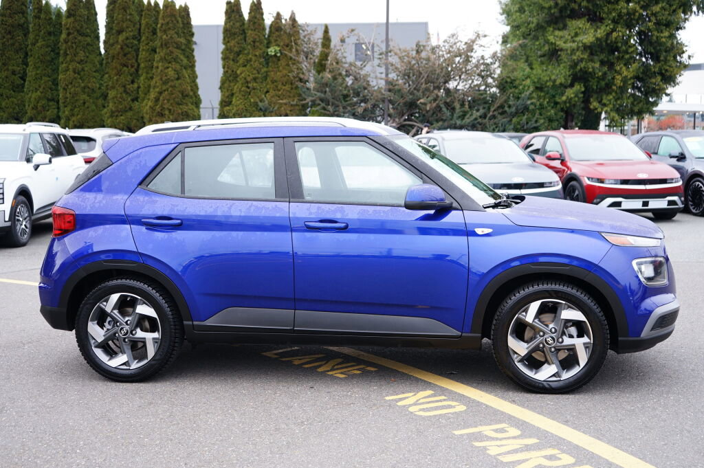 Used 2022 Hyundai Venue SEL w/ Cargo Package image 5