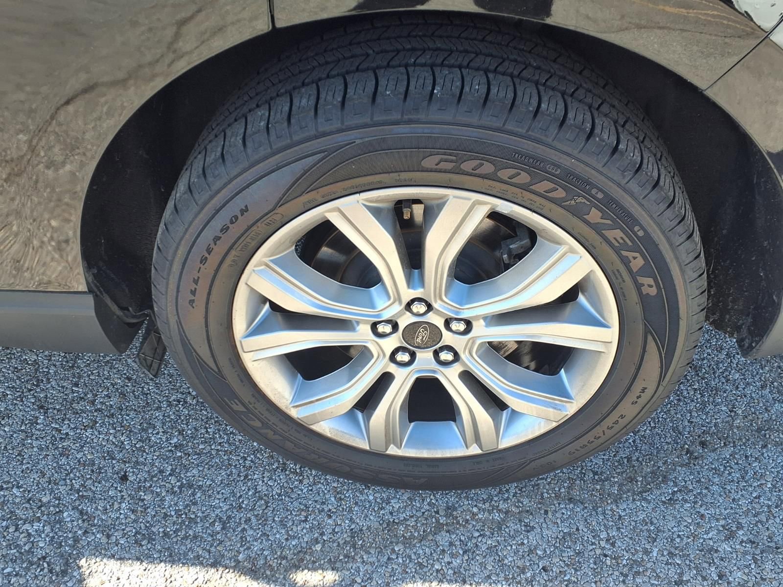 Used 2024 Ford Edge Titanium image 25