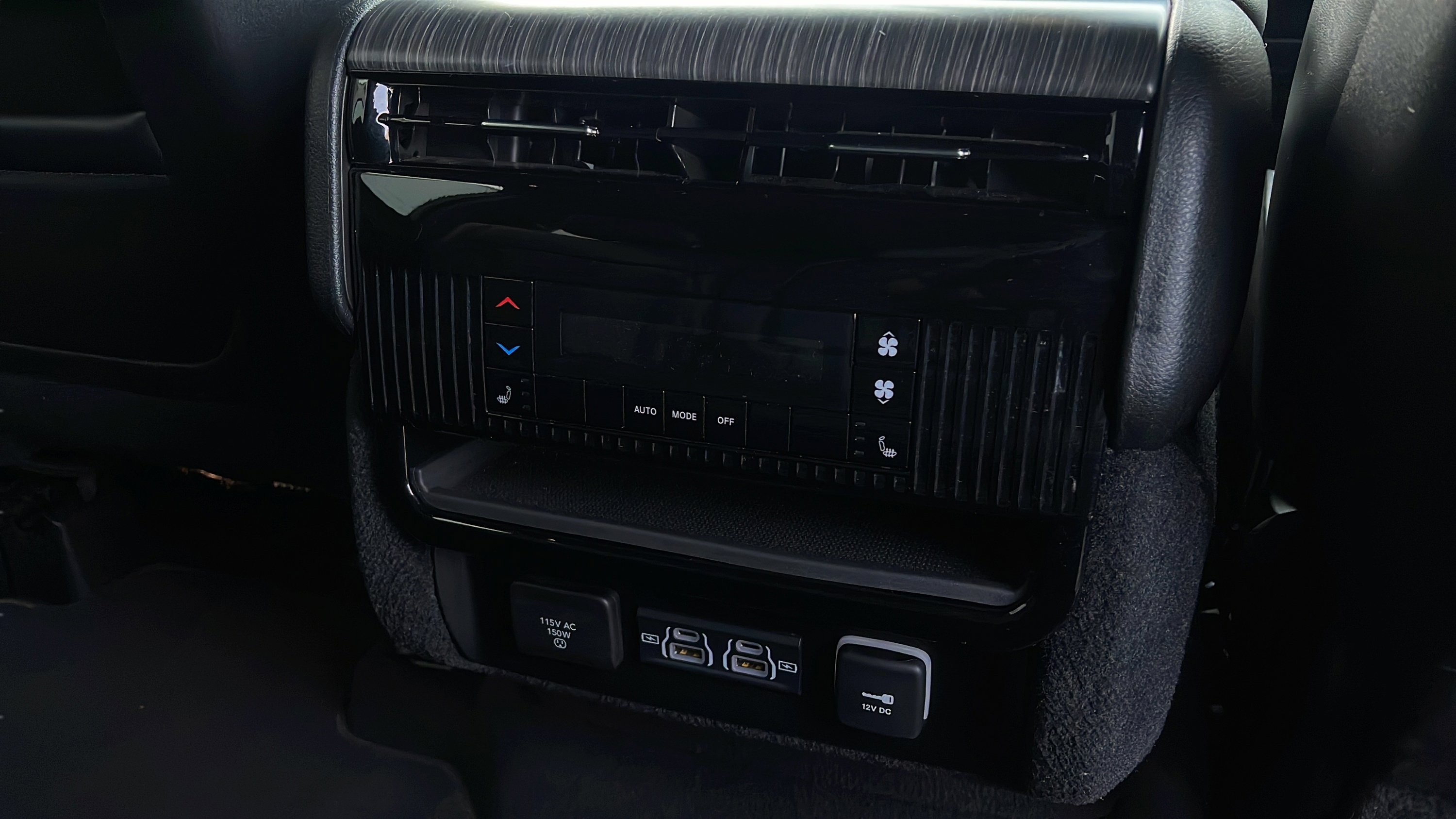 Used 2024 Jeep Wagoneer L Series III w/ Flexible Seating Group image 29